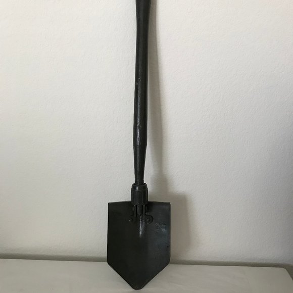 Portable Military Surplus Folding Spade - Picture 9 of 16